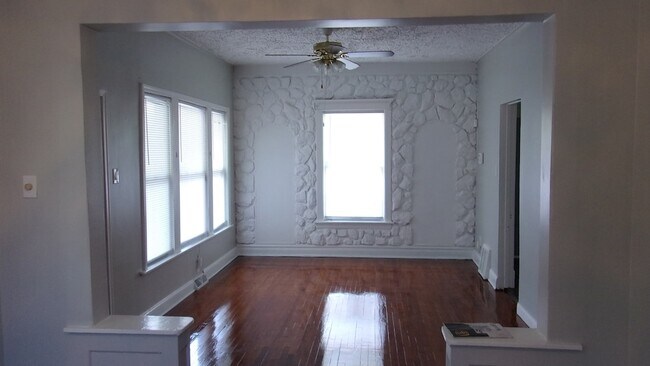 Building Photo - 50 W 108th St