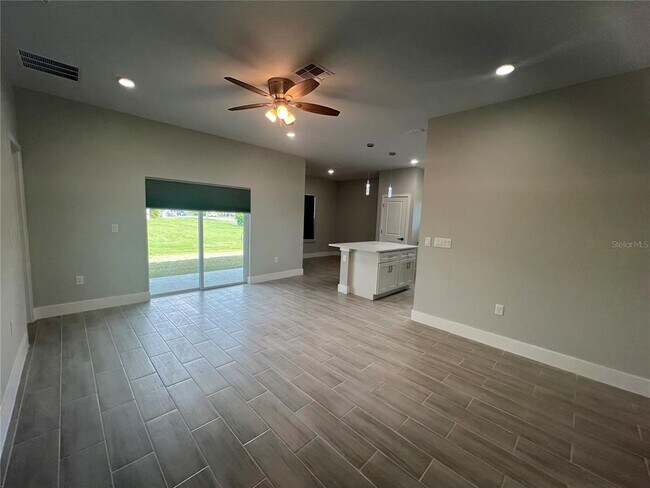 Building Photo - 1262 Oxsalida St