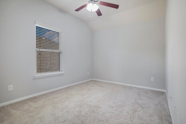 Building Photo - 210 Black Swan Pl