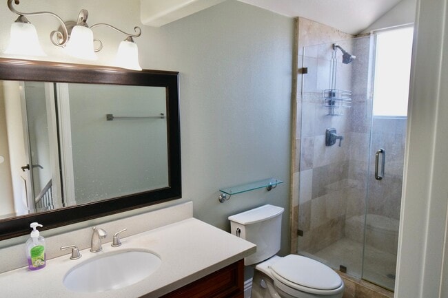 Building Photo - Modern House Near Downtown