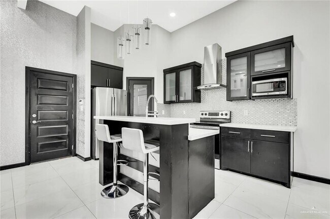 Building Photo - 17 16th St