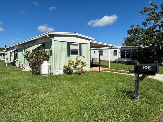 Building Photo - Unfurnished 2 Bedroom Manufactured Home in Barefoot Bay Available Now!