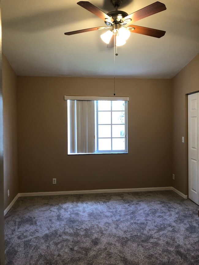 Building Photo - 10037 Poppy Hill Dr