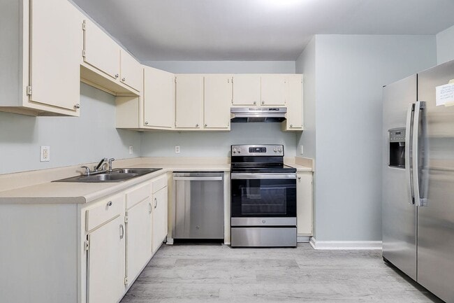 Building Photo - Charming 2BR Duplex with Spacious Yard in Springfield