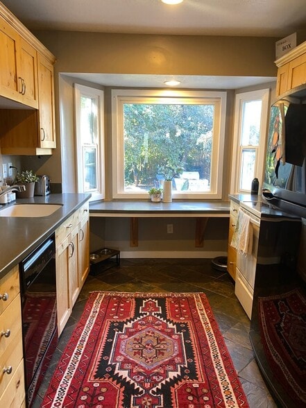 Building Photo - 2516 Elm Ave
