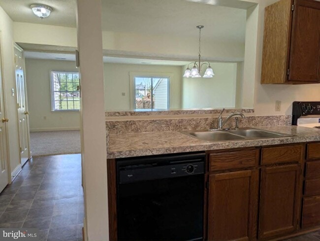 Building Photo - 105 Equestrian Dr