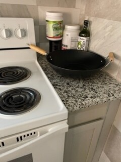 Electric Stove/Granite Counter Tops - 817 Dumatrait Ln