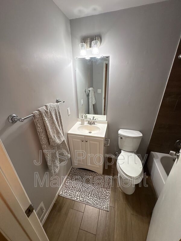 Building Photo - 6436 Bremen Dr