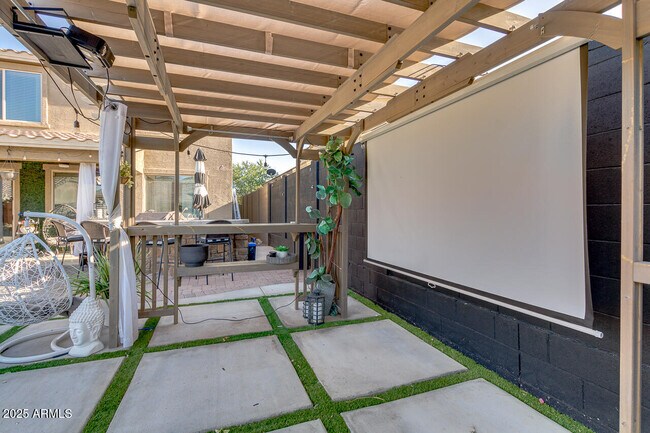 Building Photo - 18472 W Desert Ln