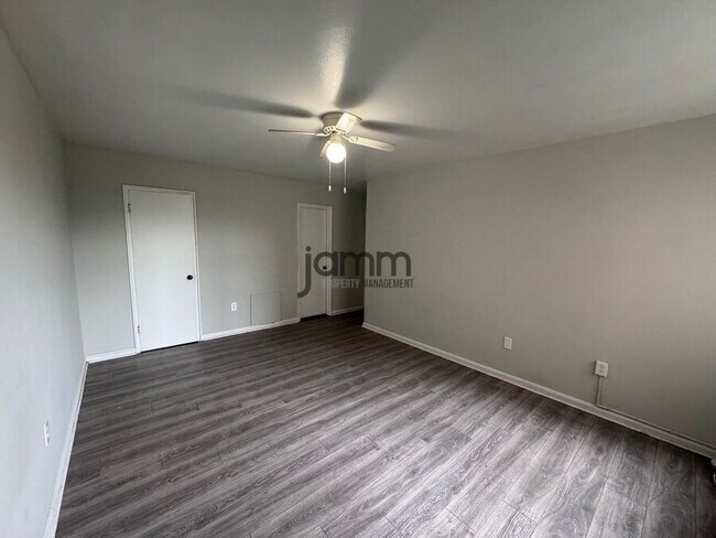 Building Photo - 11820 Edgewater Dr