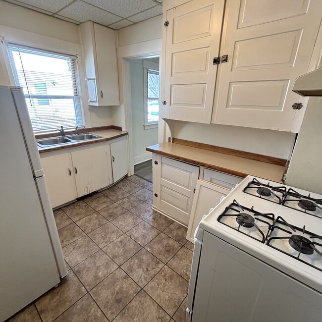 Building Photo - 329 Fenton St