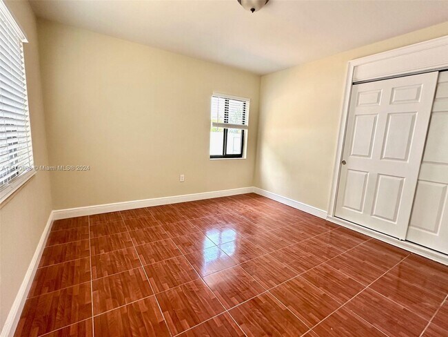 Building Photo - 775 NW 168th Dr