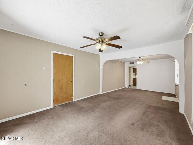 Building Photo - 921 Olive Ave