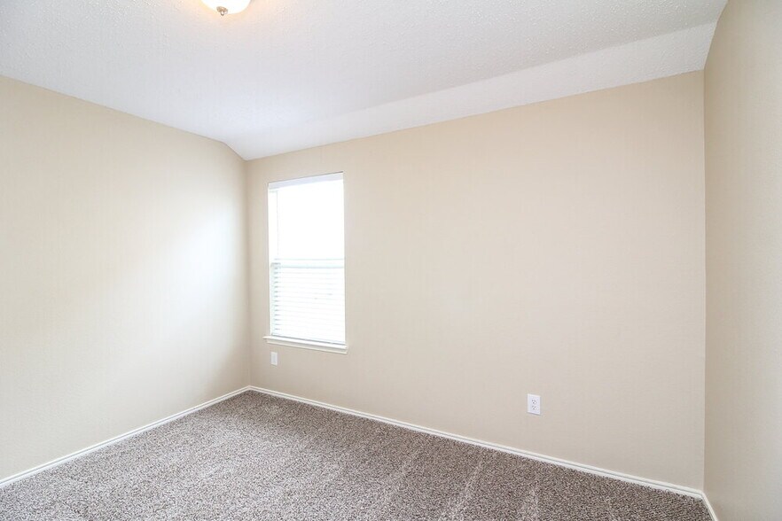 Building Photo - 2024 Northridge Dr