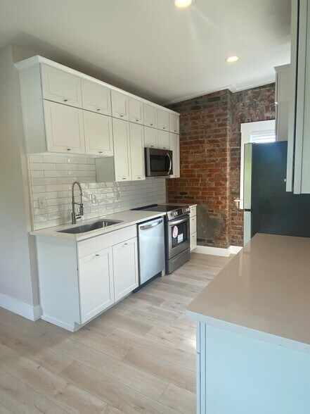 Building Photo - 427 Klotter Ave