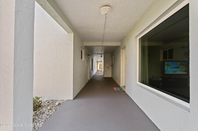 Building Photo - 1321 S Miramar Ave