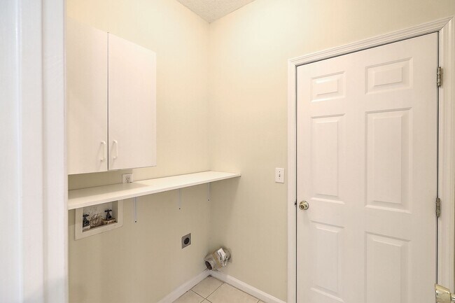 Building Photo - Gorgeous 2 Story Home In Belle Hall!