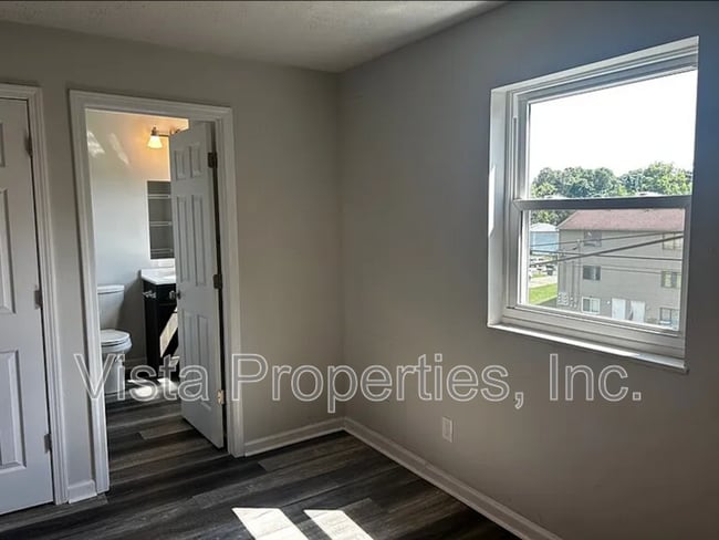 Building Photo - 388 Elmwood Dr