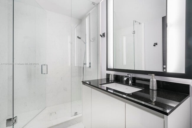 Building Photo - 18555 Collins Ave