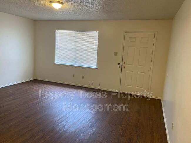 Building Photo - 1412 Courtney Pl