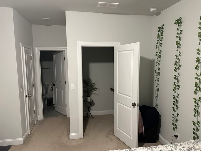 Building Photo - 13011 Kornegy Dr