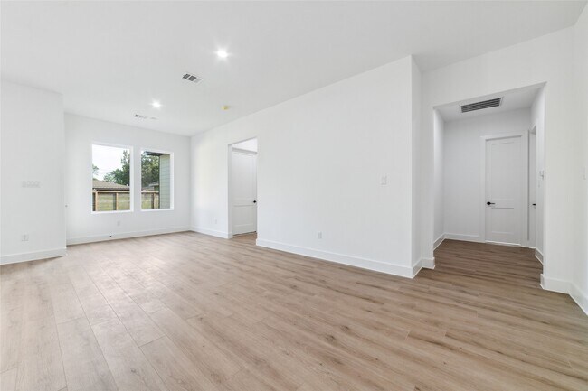 Building Photo - 8106 Talton St
