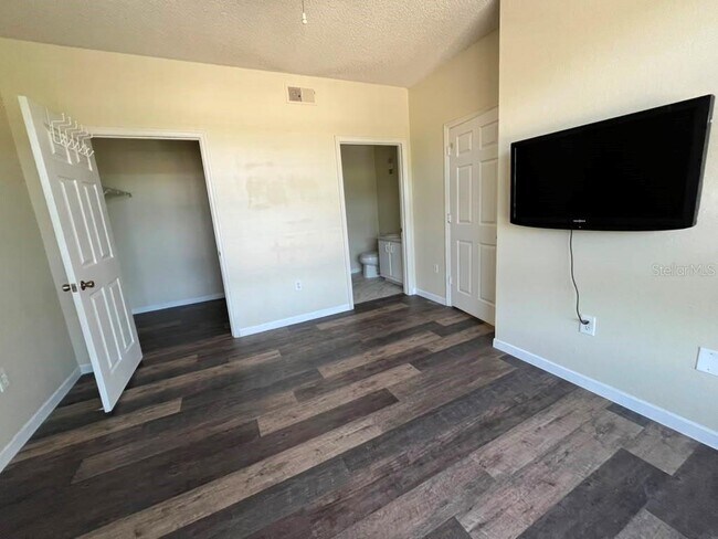 Building Photo - 13025 Mulberry Park Dr