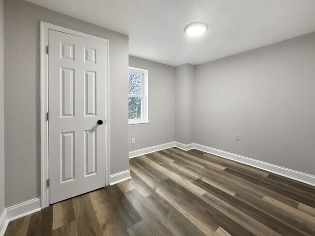 Building Photo - Renovated 3BR Rowhome with Central AC & Fenced Yard