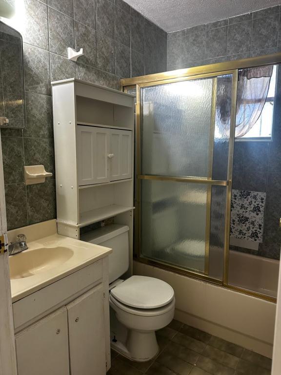 Building Photo - 1317 E Champion St