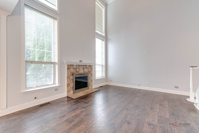 Building Photo - 115 Meadowbrook Ln
