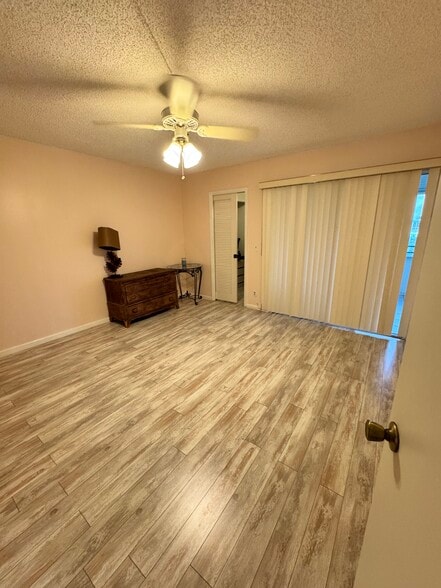 Master bedroom unfurnished - 4007 Yarmouth a