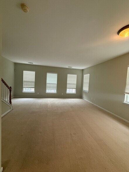 Building Photo - 9568 Kings Parade Blvd