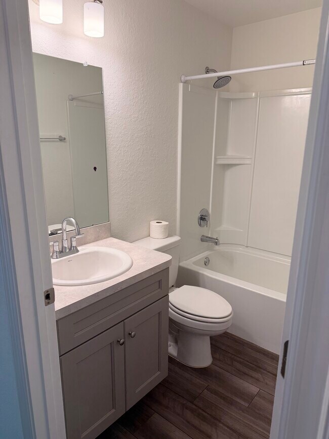 Building Photo - 281 Arbuthnot St