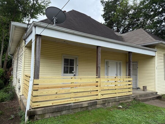 Building Photo - Amazing 4 BR Home for a Great Price!