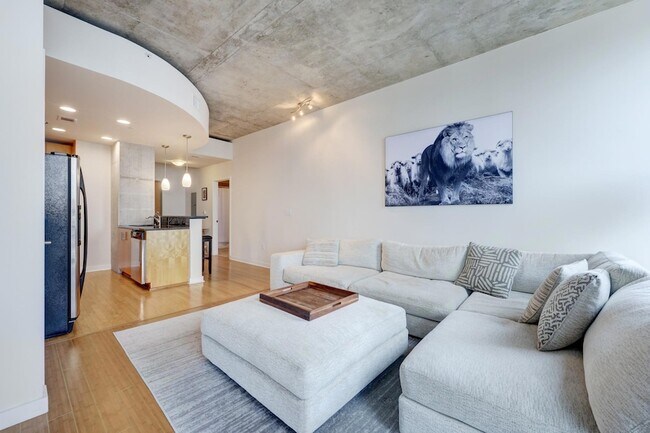 Building Photo - 360 Nueces St