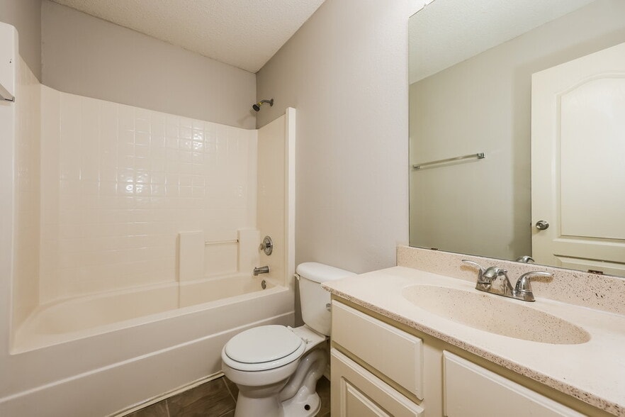 Building Photo - 735 Cedarwood Dr