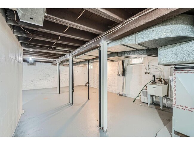 Building Photo - 707 Jenks Ave E