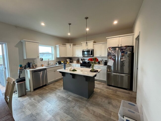 Building Photo - 4-bedroom, 2.5 bathroom, unfurnished New Construction (2022) Home