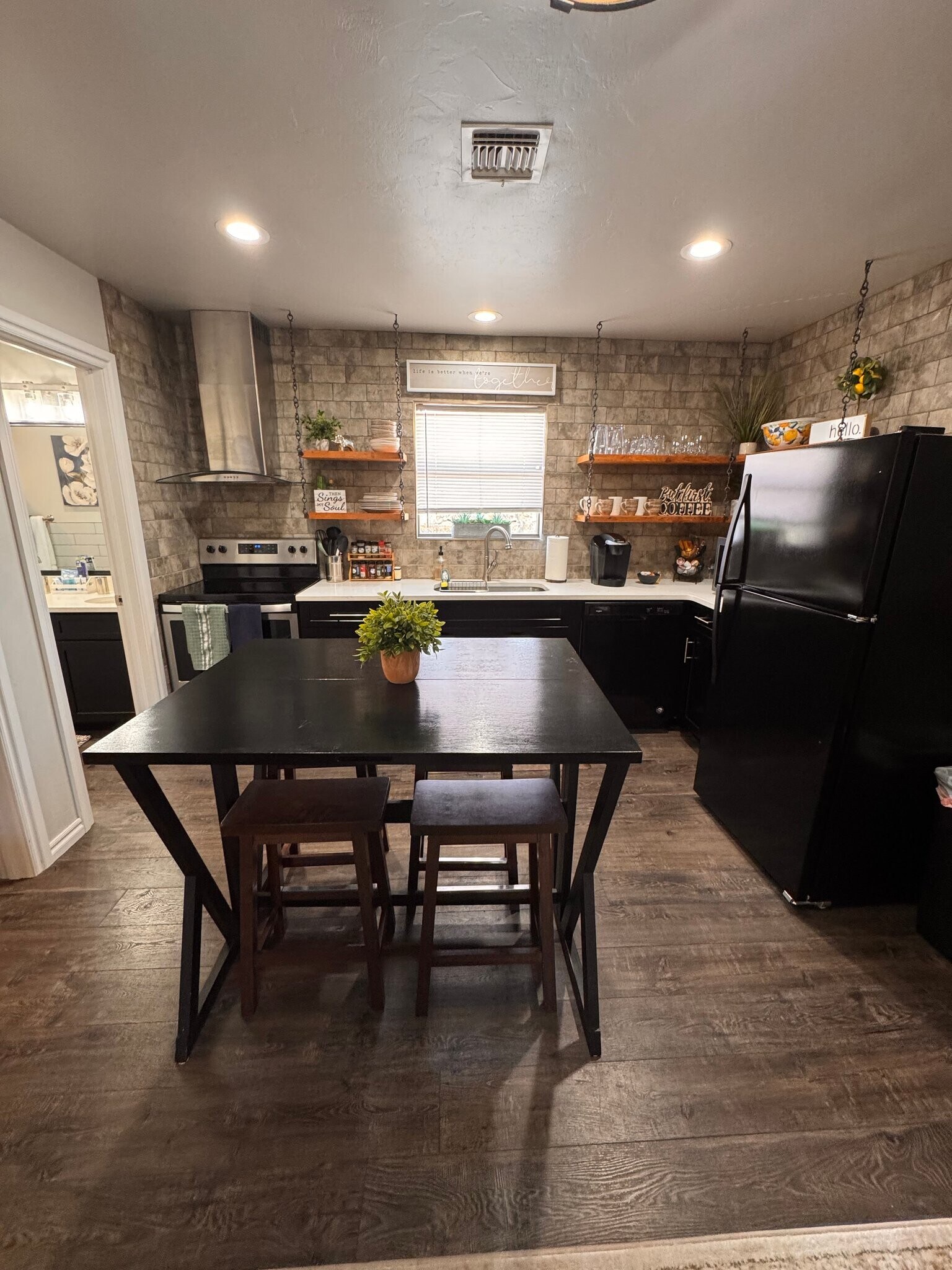 Building Photo - 1207 W Gore Blvd