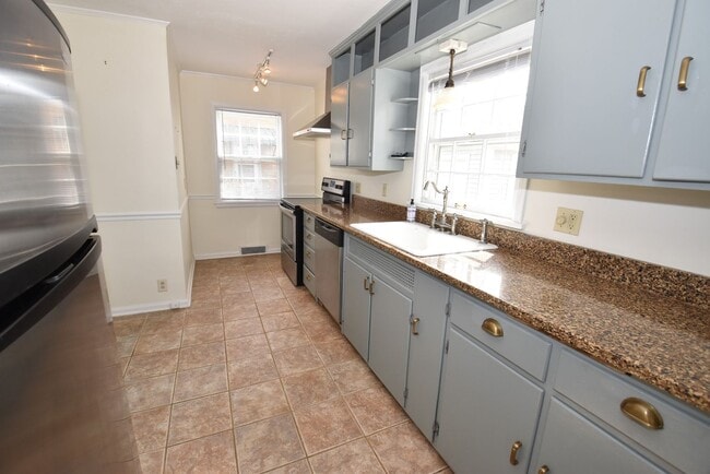 Building Photo - Adorable 3 Bedroom on McKinley Ave. South ...