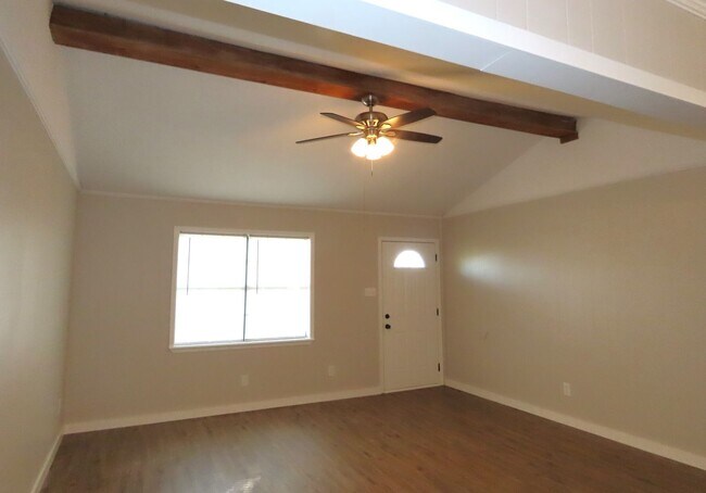 Building Photo - 10556 Twin Oaks Dr
