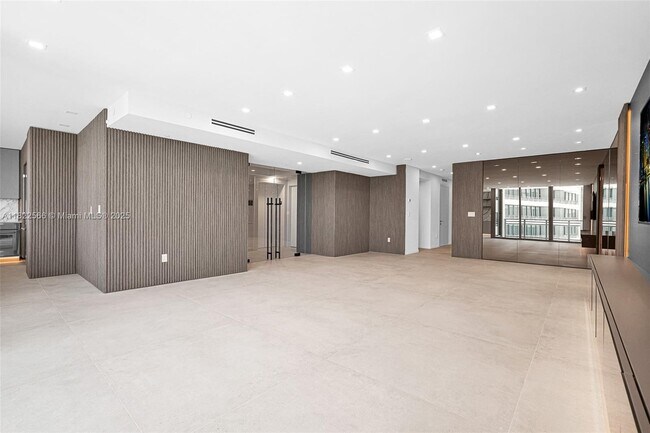 Building Photo - 3535 S Ocean Dr