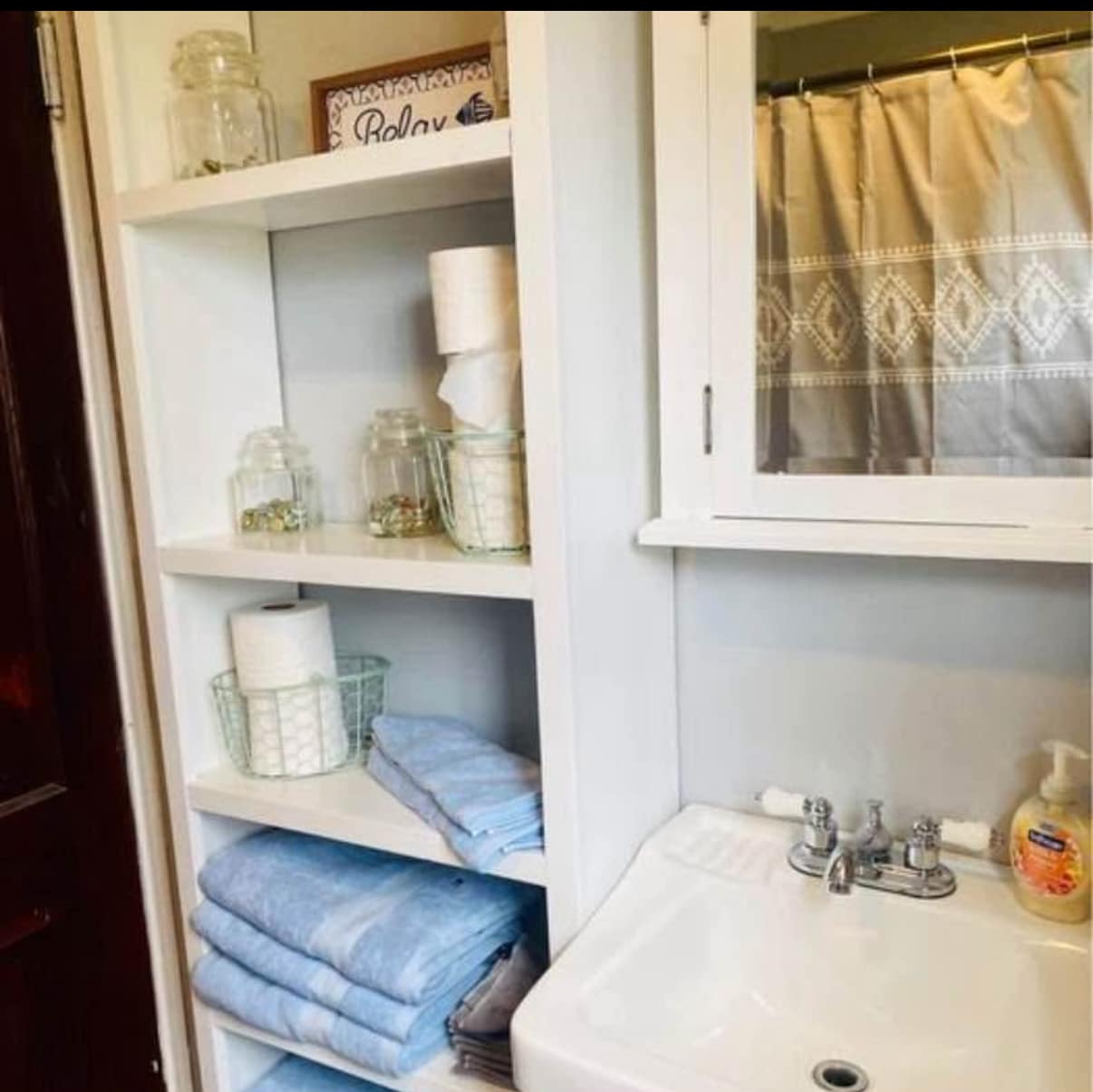 Bathroom - 19 Ferry Ln