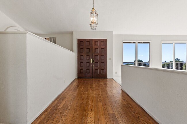 Building Photo - Ocean View Prime Location