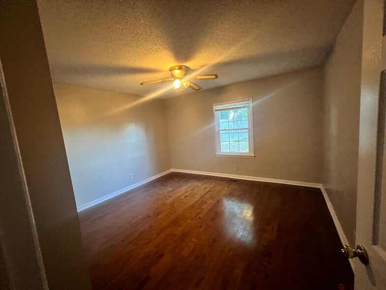 Building Photo - 333 Chapman Rd