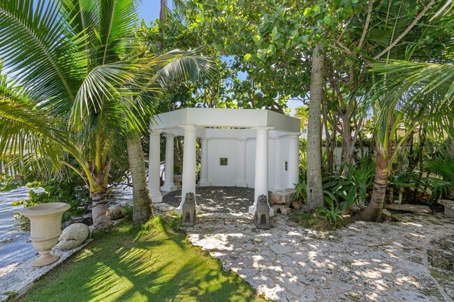 Building Photo - 7500 S Flagler Dr