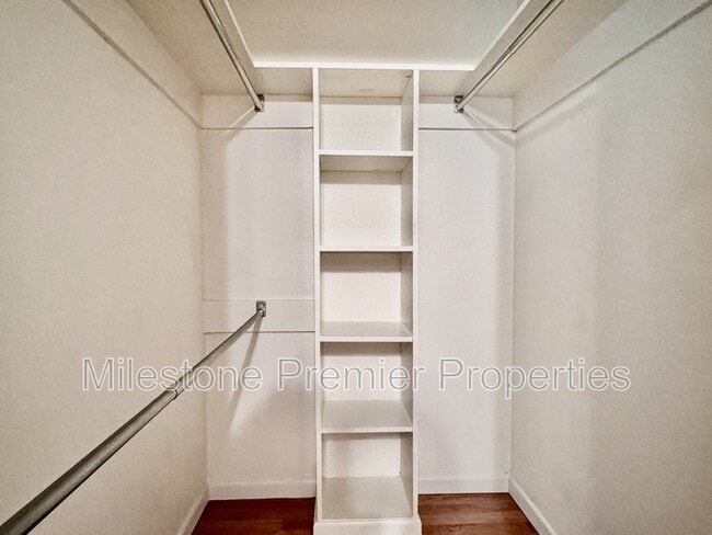 Building Photo - 2110 Oak Creek Cir