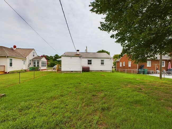 Building Photo - 3005 Putney Rd