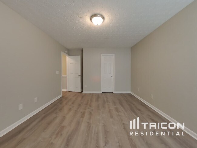 Building Photo - 261 Silver Ridge Dr