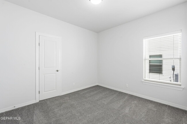 Building Photo - 909 Larkhall Pl